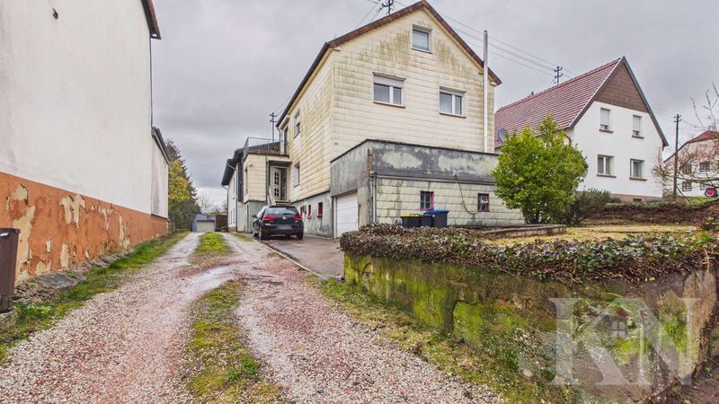 Freistehend! Großzügiges Ein,- bis Zweifamilienhaus in Wiesbach